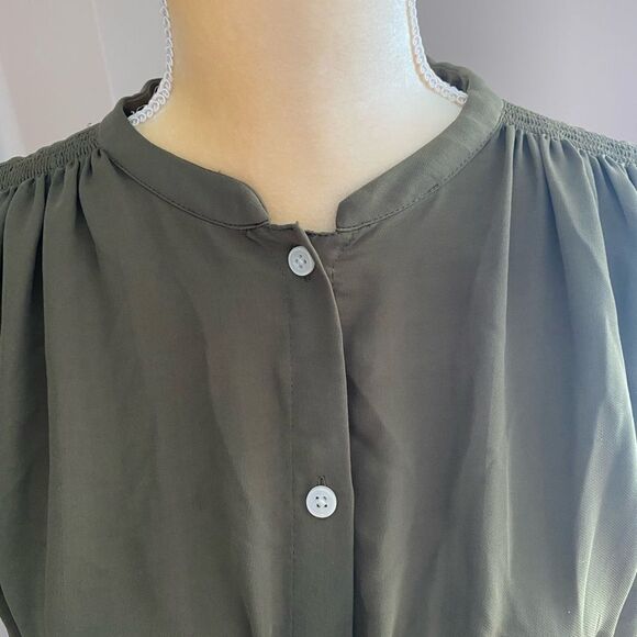 ❤️Banana Republic Khaki Drawstring Top Size Medium❤️ - Picture 3 of 9